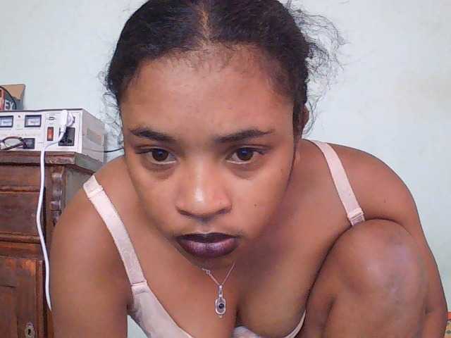 TriciaBella live cam on BongaCams