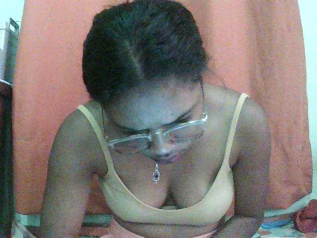 TriciaBella live cam on BongaCams