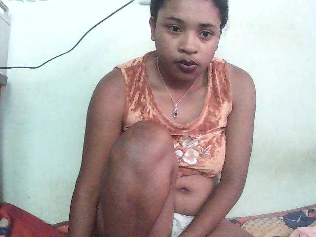 TriciaBella live cam preview