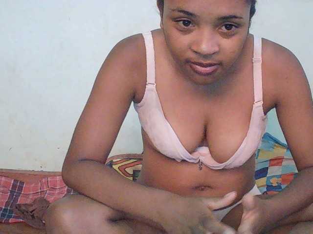 TriciaBella's BongaCams show and profile