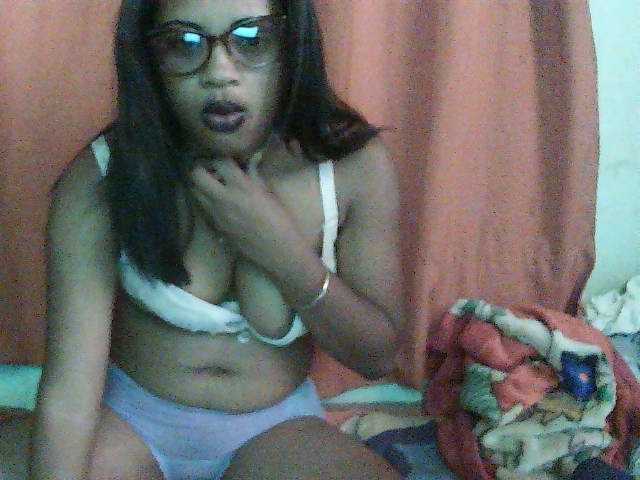 TriciaBella live cam on BongaCams
