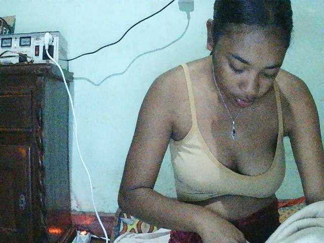 TriciaBella live cam on BongaCams