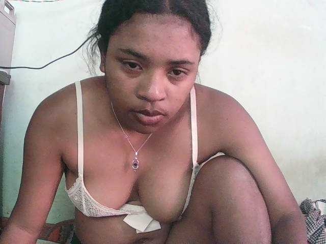 TriciaBella live cam on BongaCams