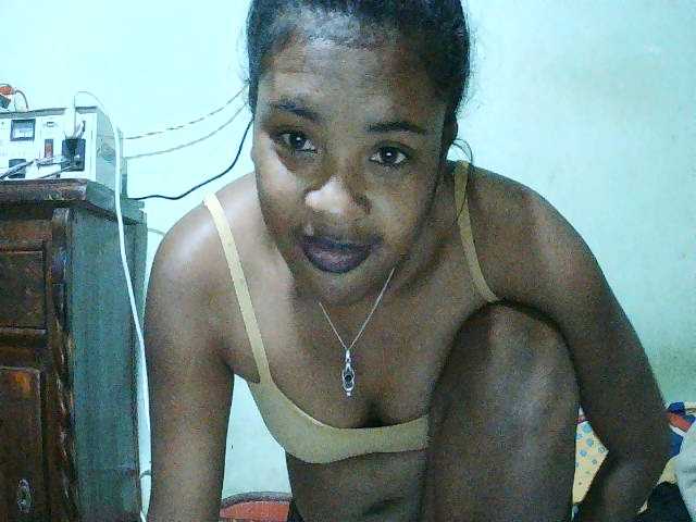 TriciaBella live cam on BongaCams