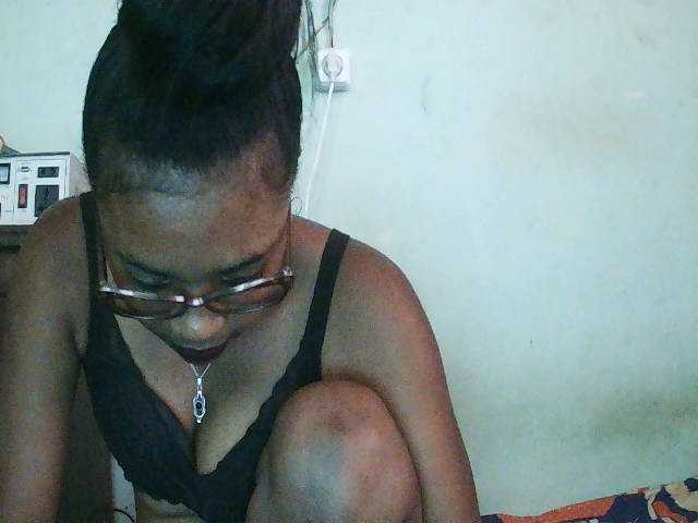TriciaBella live cam on BongaCams