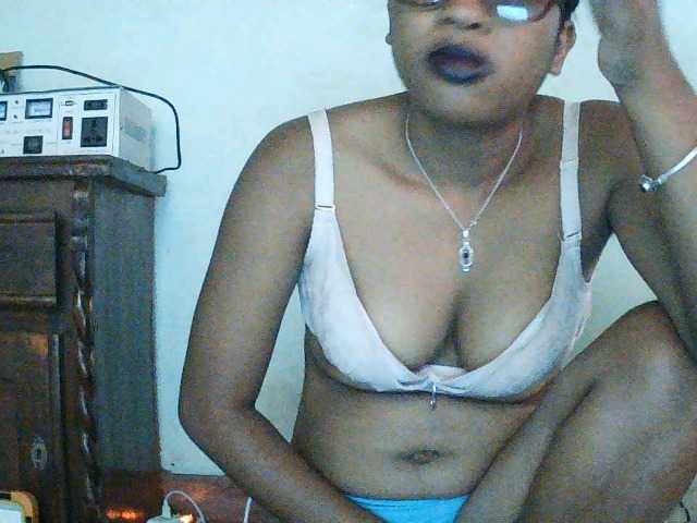TriciaBella live cam on BongaCams