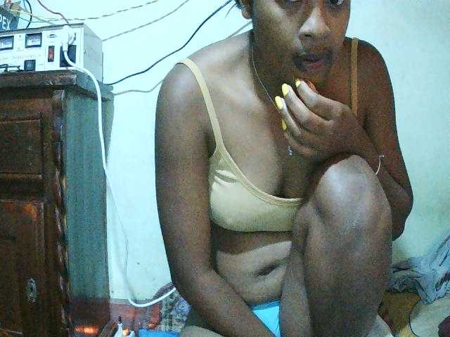 TriciaBella live cam on BongaCams