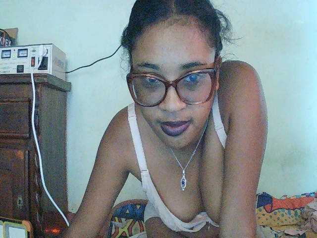 TriciaBella live cam on BongaCams
