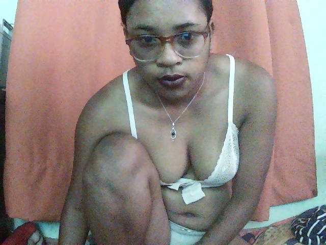 TriciaBella live cam preview