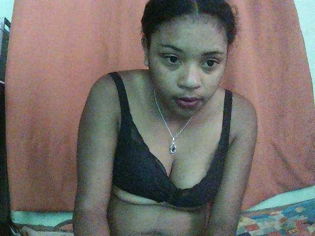 TriciaBella live cam on BongaCams