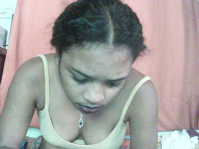 TriciaBella live cam on BongaCams