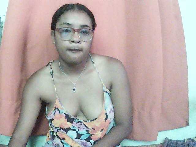 TriciaBella live cam preview