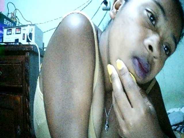 TriciaBella live cam on BongaCams