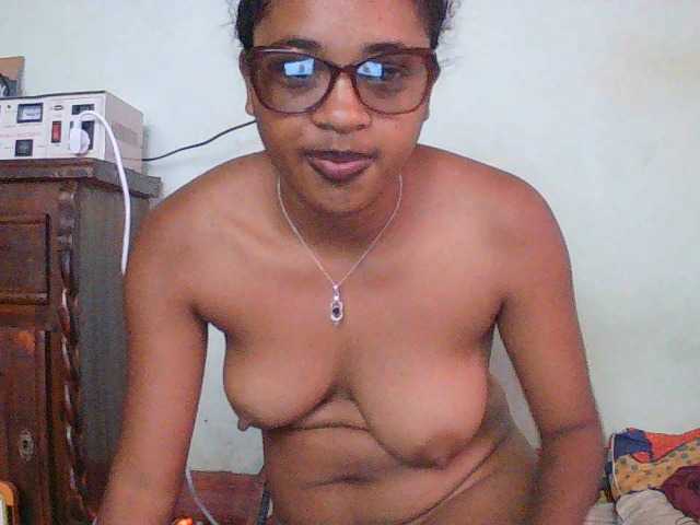 TriciaBella live cam on BongaCams