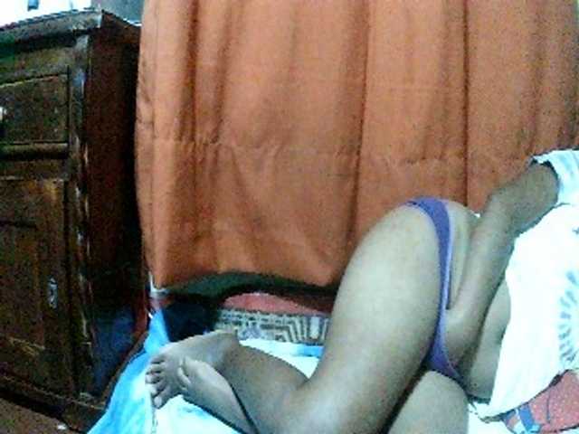 TriciaBella — live female cam