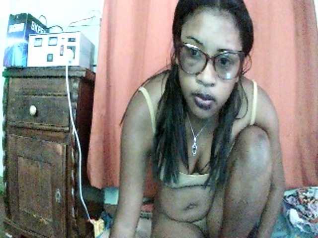 TriciaBella live cam on BongaCams