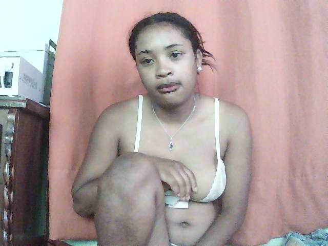 TriciaBella live cam on BongaCams