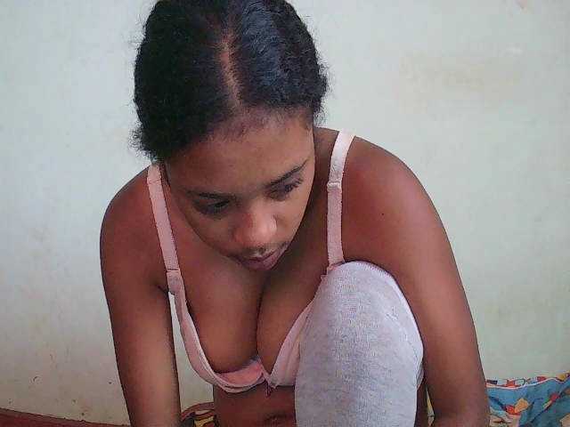 TriciaBella's BongaCams show and profile