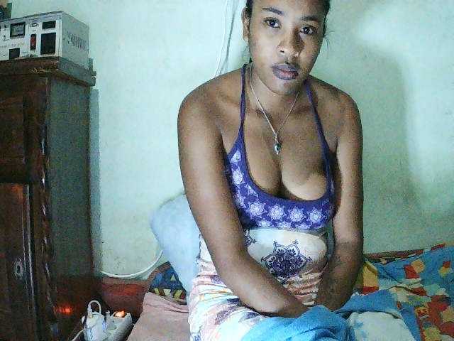 TriciaBella live cam on BongaCams