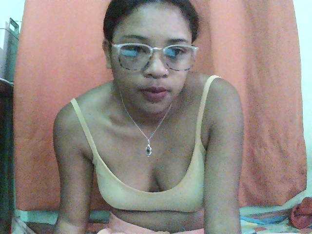 TriciaBella live cam on BongaCams