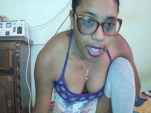 TriciaBella live cam on BongaCams