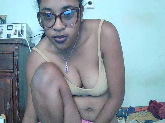 TriciaBella live cam on BongaCams