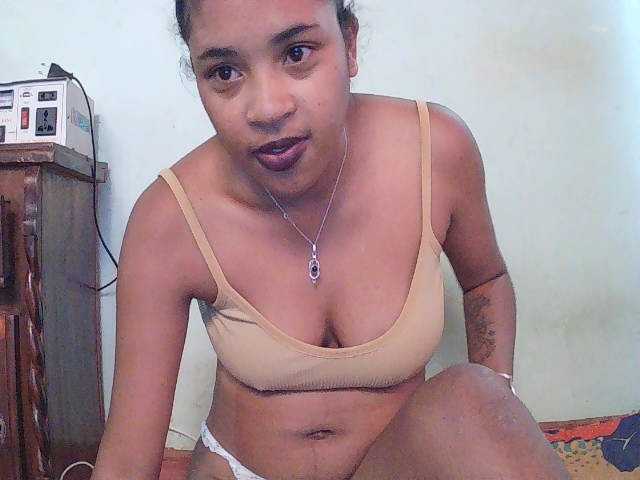 TriciaBella live cam on BongaCams