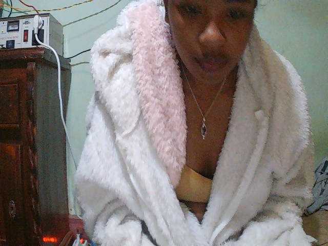 TriciaBella live cam on BongaCams