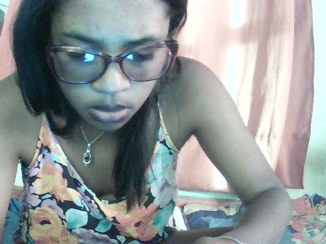TriciaBella live cam on BongaCams