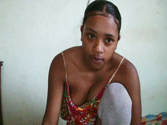 TriciaBella's BongaCams show and profile