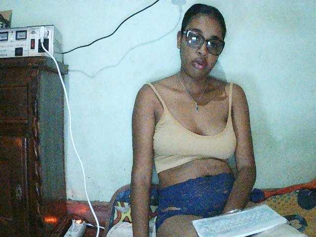 TriciaBella live cam on BongaCams