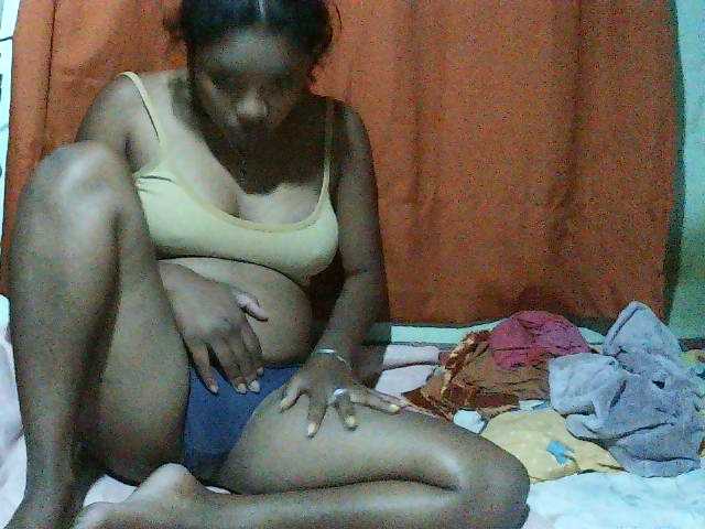 TriciaBella live cam on BongaCams