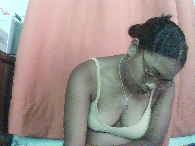TriciaBella live cam on BongaCams