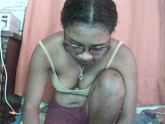 TriciaBella live cam on BongaCams