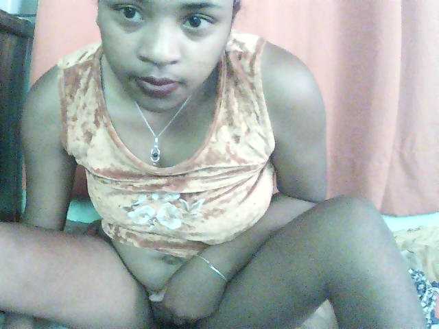 TriciaBella live cam on BongaCams