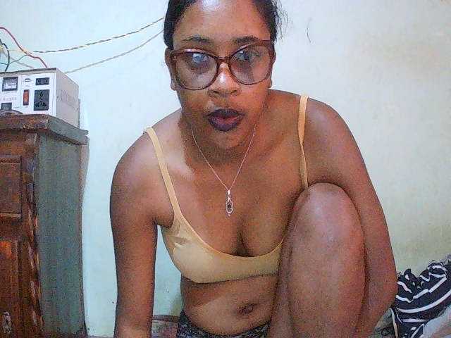 TriciaBella live cam on BongaCams