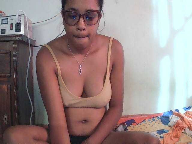 TriciaBella live cam on BongaCams