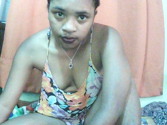 TriciaBella live cam on BongaCams