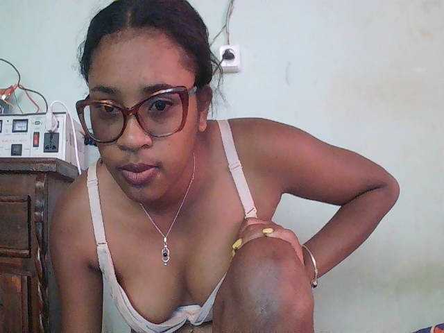 TriciaBella live cam on BongaCams