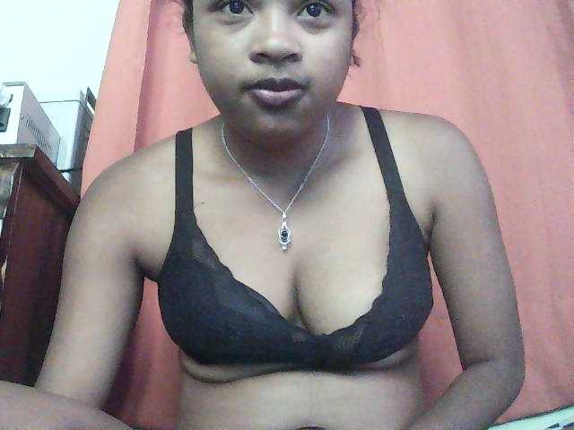 TriciaBella live cam on BongaCams