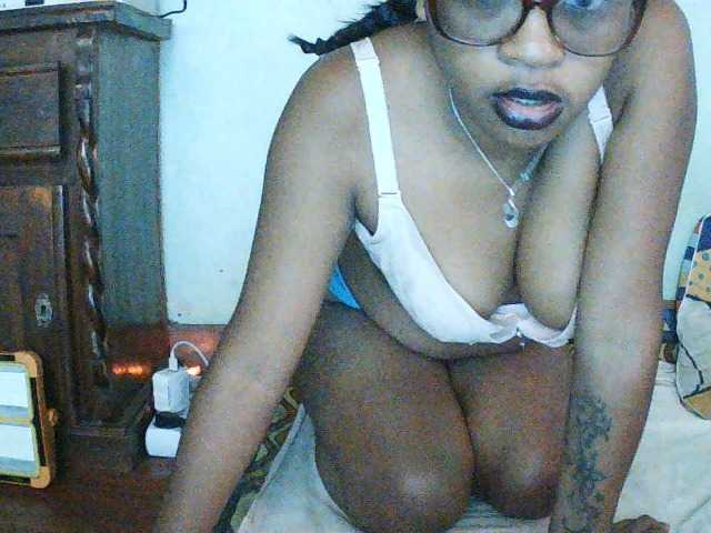 TriciaBella live cam on BongaCams