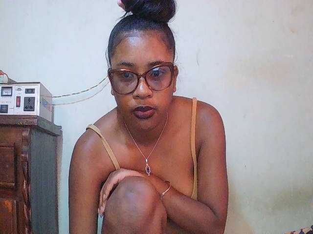 TriciaBella live cam on BongaCams
