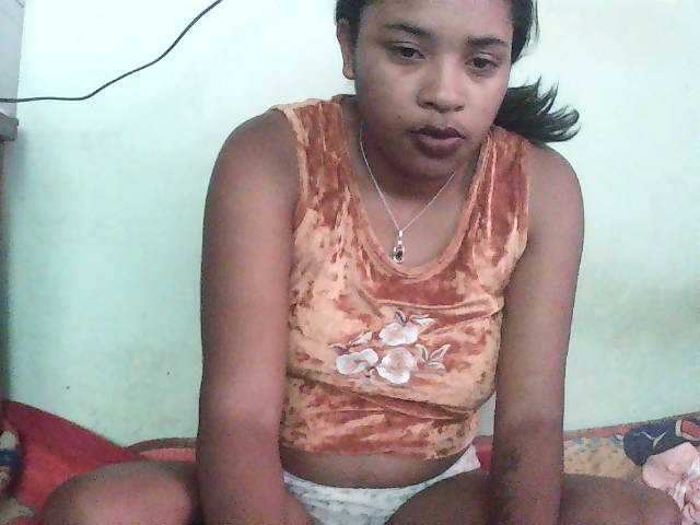 TriciaBella live cam preview