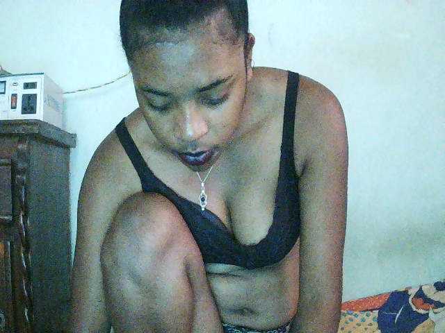 TriciaBella live cam on BongaCams