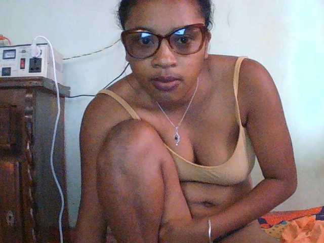 TriciaBella live cam on BongaCams