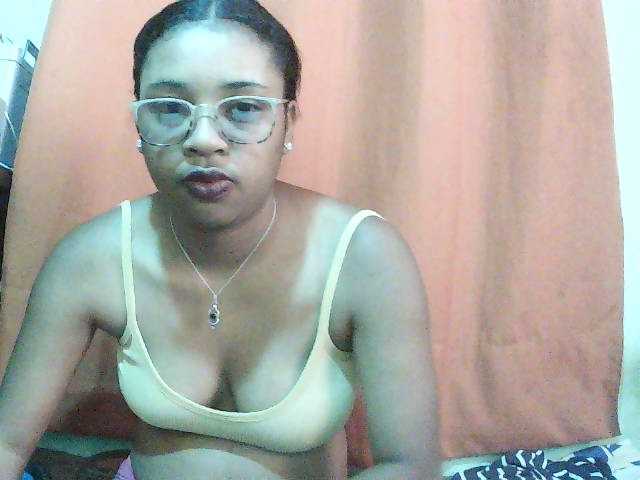 TriciaBella live cam on BongaCams