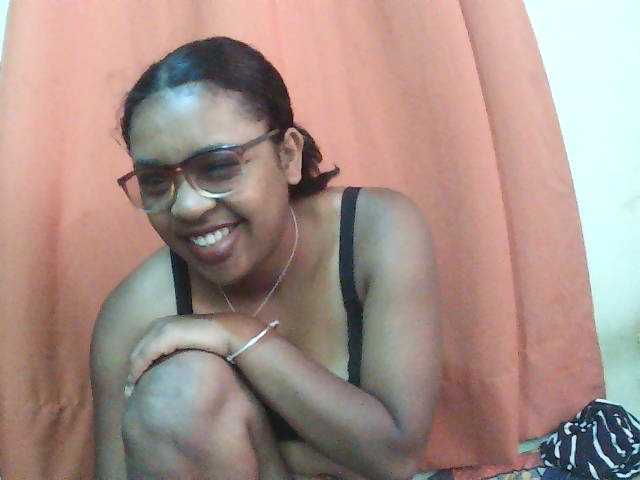 TriciaBella live cam preview