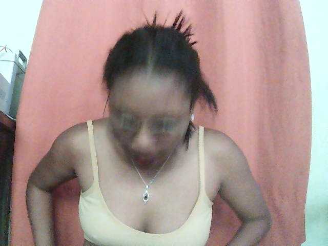 TriciaBella live cam on BongaCams