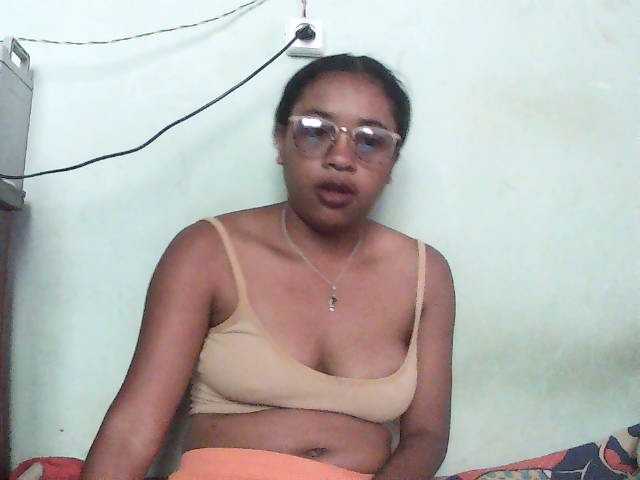 TriciaBella, live now on BongaCams