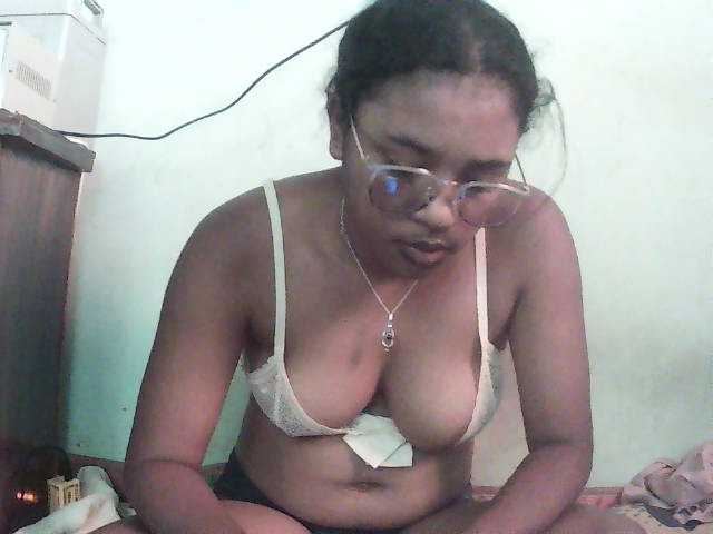 TriciaBella webcam